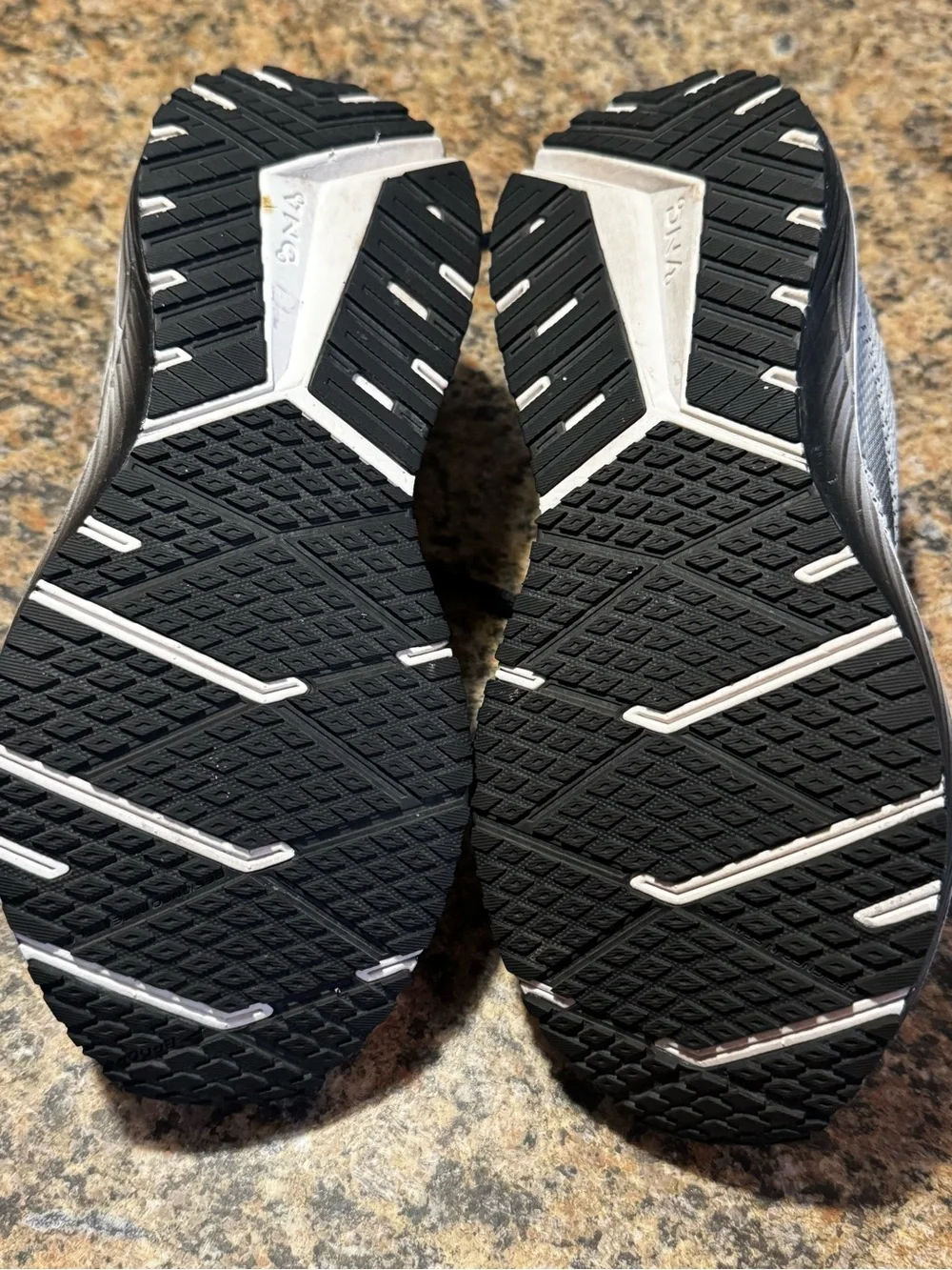 Sold Revel 7 White Black 120424 1B 121 Women's Running Shoes Size 6.5 Medium